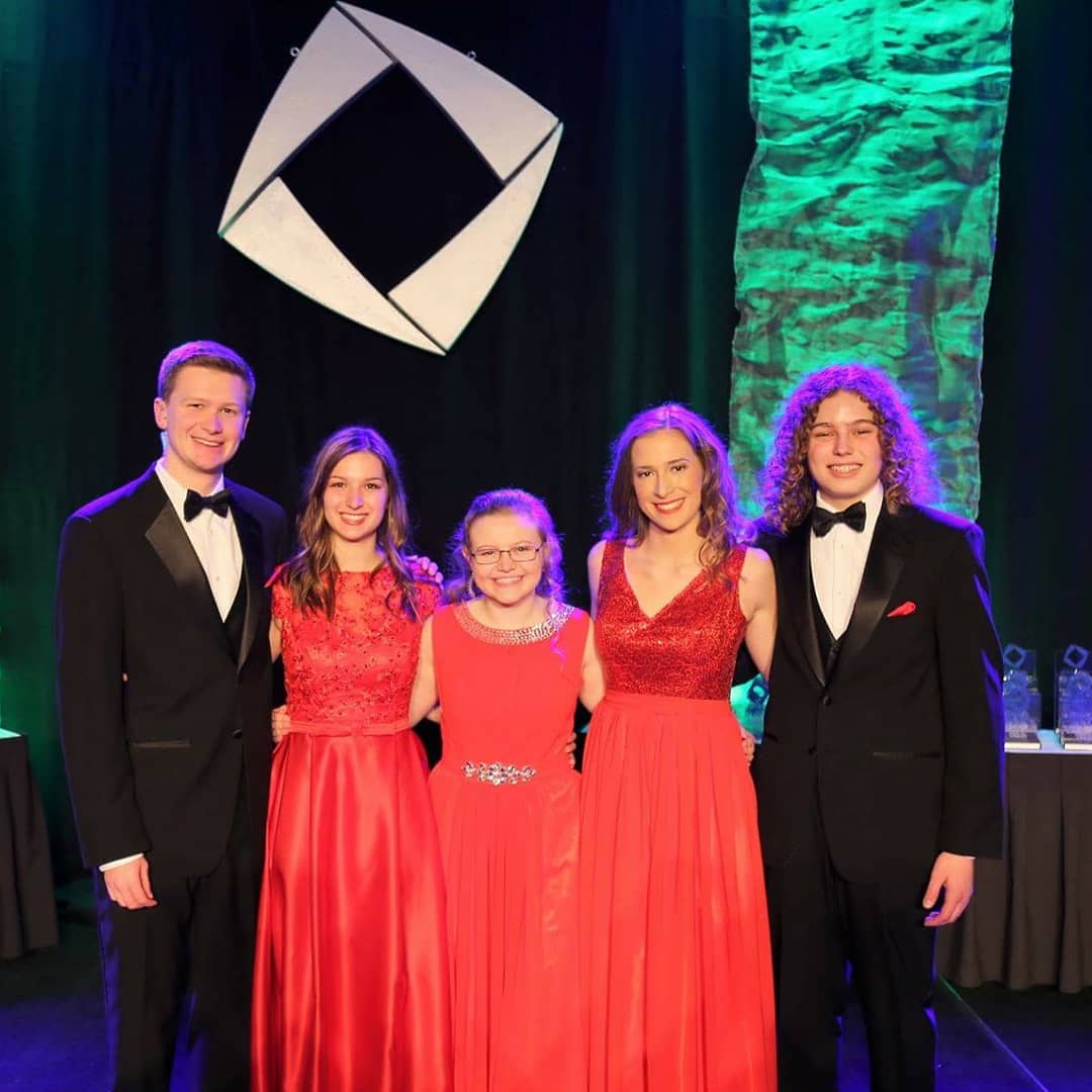 Grace_Chiaseeds's tweet photo. I have been beyond grateful to serve as a 2017-2018 @WI_DECA State Officer. Thank you Wisconsin DECA, for the opportunity and for making my year #limitless https://t.co/FQO1wh7HQU