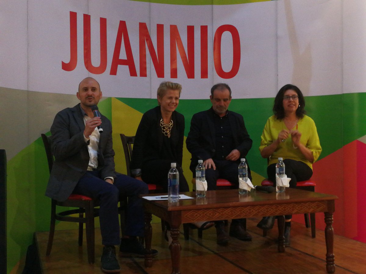 aibarra_pl's tweet photo. #Juannio | Comienza el conversatorio con los curadores de Juannio, un espacio para artistas que promueven la plástica contemporánea, en el Museo Ixchel. Las obras se subastarán para recaudar fondos destinados al Instituto Neurológico de Guatemala. https://t.co/Ioe55dkFPP