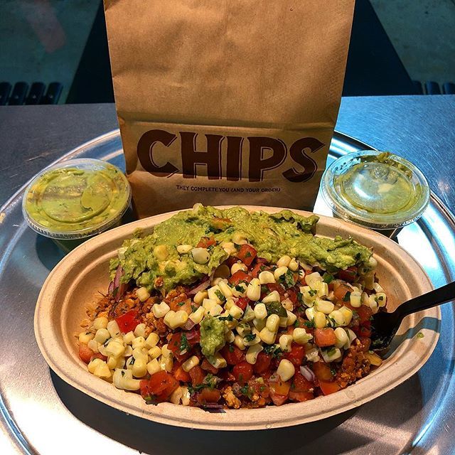 bednarchris95's tweet photo. because I’m a fatass. #chipotlechips #veganchipotle #veganfood #veganpostworkout #veganpostworkoutmeal #chipotlesofritas #guac #veganbodybuildingmeals #chipsandguac https://t.co/EDC8w1M37s https://t.co/xAW7l1RKNB
