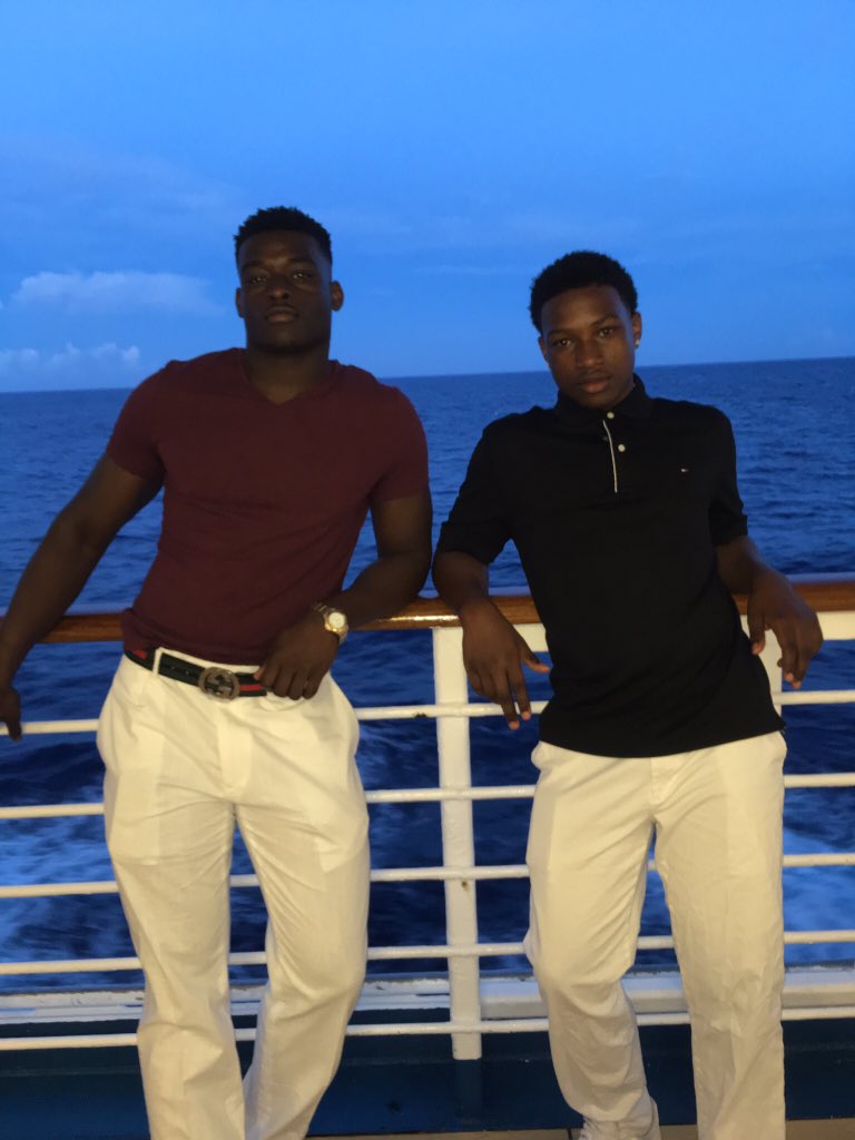 or__Jayson's tweet photo. Just wanted to be apart of something👌🏿👌🏿 #CTreppin #MenFromThe860 https://t.co/HRouPYWGyX