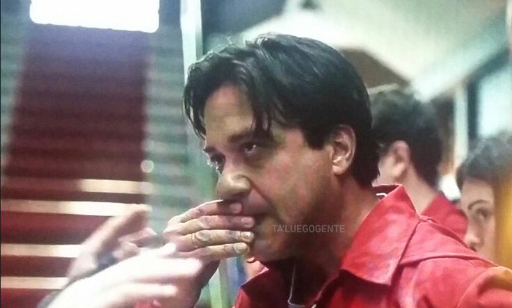 TaLuegoGente's tweet photo. Como olvidar cuando el muñeco actuó en La Casa De Papel https://t.co/HZEi0bDPbv