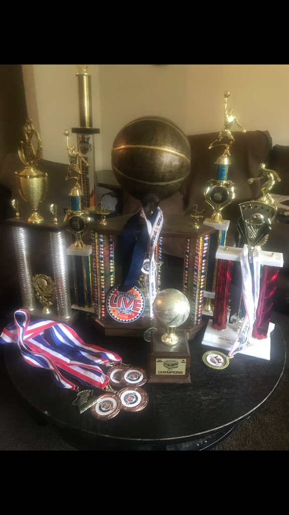 _FearlessElite_'s tweet photo. Just A Lil Reminder Of Summer17 Knowing Summer18 Will Be Better💪🏾
#GatorsTested #DawgTeam #Represent #WeInTheGym ✊🏾#4CoachDaveWePlay🙌🏾 https://t.co/4jNz0lKM7d
