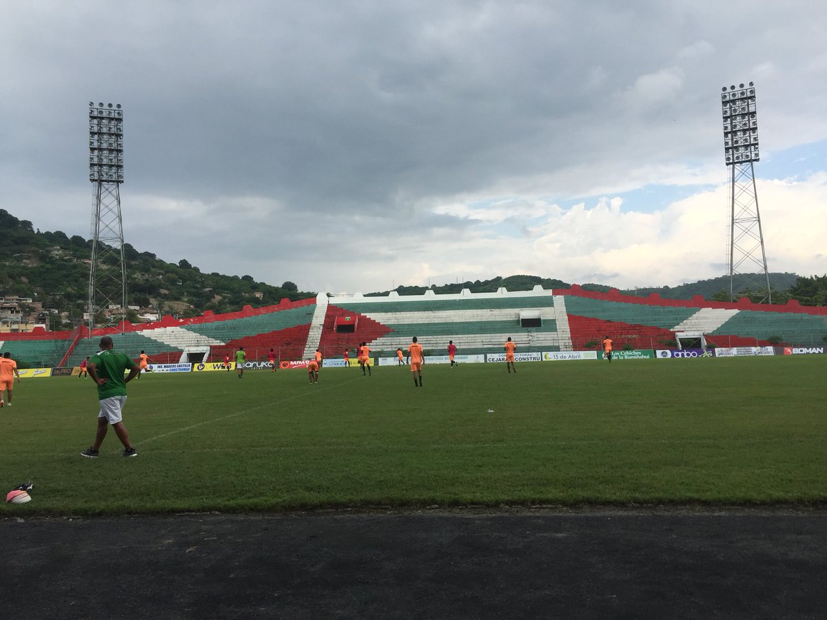 ldup's tweet image. La tarde de hoy el plantel realizó práctica de fútbol en el Reales Tamarindos de cara a su encuentro frente a Puerto Quito este día sábado a las 15H00 en Santo Domingo.