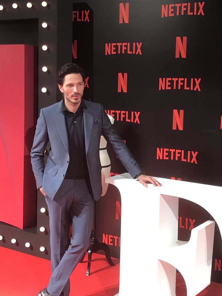 La vida es muy corta para vestir ropa aburrida.