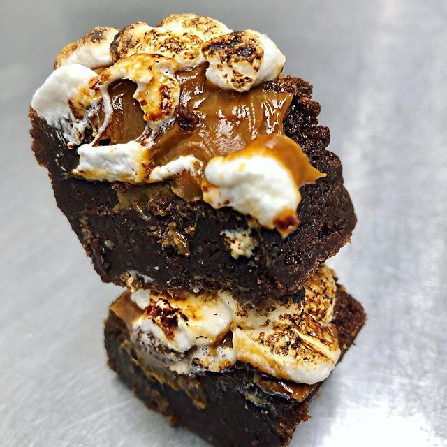 SmallTeaCo's tweet photo. Say hello to our new naughty brownies. They will explode in your mouth. Literally. Made with love by our pastry chef @casagioiaus thank you for indulge us with this goodness! •
•
•
•
•
•
•
•

#foodporn #brownies #miami #coralgables #smalltea #sma… https://t.co/Ui8WRxC2fq https://t.co/PbStrADH8Y