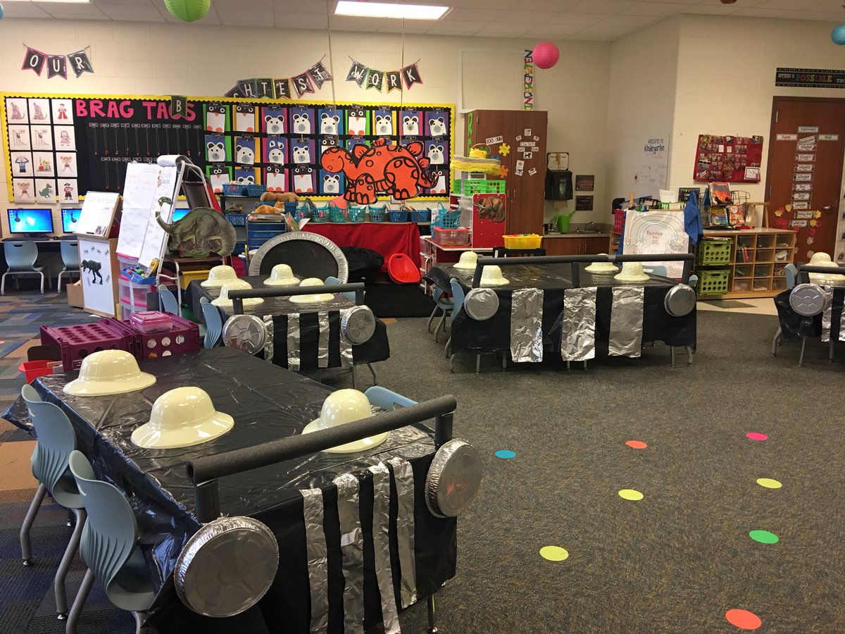 MsMitchell04's tweet photo. Dinosaur week has nearly come to an end! We will end dinosaur week by Skyping a real paleontologist! #rcpssuccess #bethewildcard #kidsdeserveit #SkypeClassroom https://t.co/HgdFyXdDEE