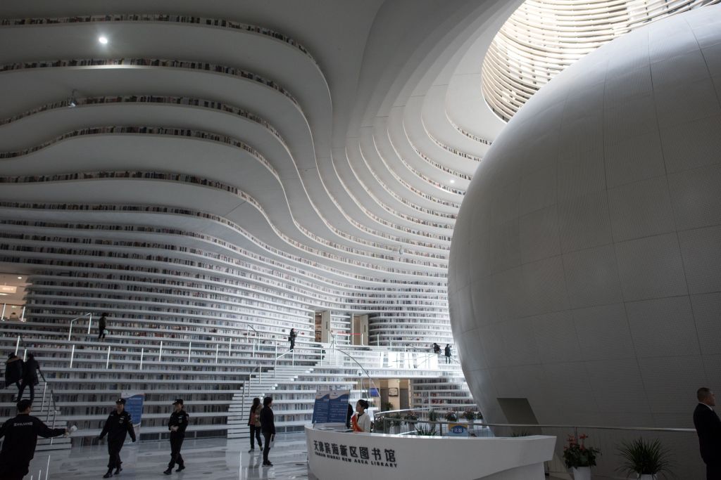 AsiaReviews's tweet photo. New Tianjin Binhai Library in China is a spherical auditorium w/ floor-to-ceiling bookcases. The undulating bookshelves frame the space to create stairs, seating, & a layered ceiling #BucketList #BucketListProject #Breathtaking #booklovers @MissPandaChines @HistoryTeachJJ #Asia https://t.co/3ndUR9JOW5