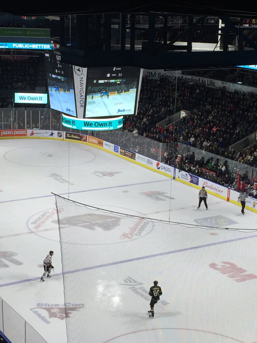 LNancekivell's tweet photo. Londoners out tonight to the London Knights game and signing petitions for #WeOwnItCa and sending a message to keep public services in public hands! @OPSEU members out enjoying the game too! #onpoli @SEFPO https://t.co/sukWqT1O5s