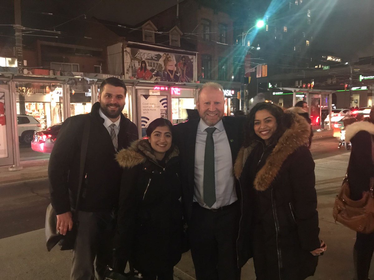 What happens when you combine Td Gen Next event and dinner @ Earls ? Some serious #PIBonding time!! Plus @AndrewP_TD took a minute to pose with #PIArmy !! Cherry on top! @AnchalGawri_TD @JustinDeLuca_TD <a href="/courtneymchan/">Courtney Chan</a>