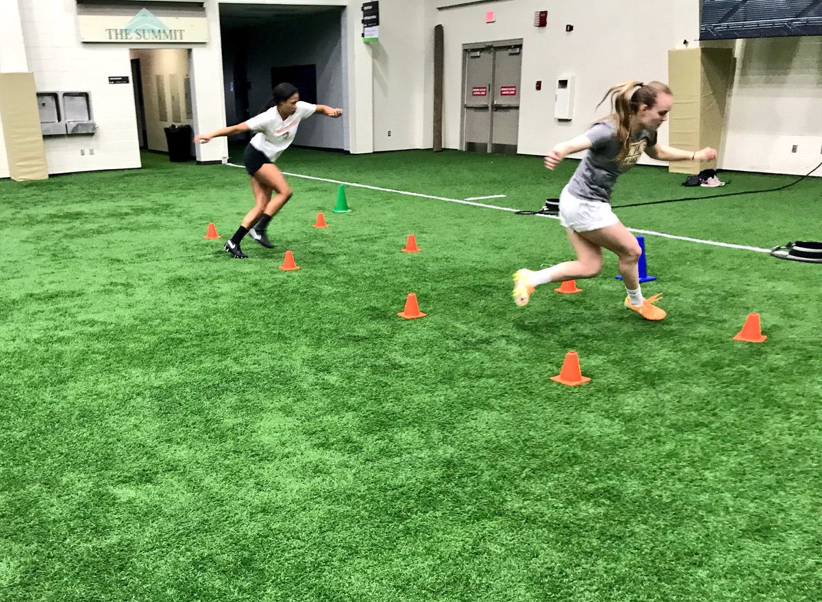 AWPPerformance's tweet photo. 2 of #BGSUSoccer bests working on Spring Break! Movement Skill COD should be rooted in baseline essentials. It leads autonomous efficiency #BeGreatNOW https://t.co/BqNZY4GgHq