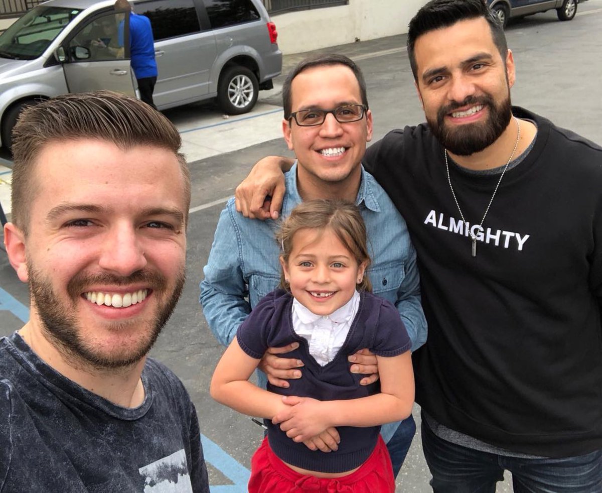 HenryAlonzo's tweet photo. So good to hang out with friends that inspire my life. Con amigos que me inspiran mi vida. @EvanCraft @HaroldGuerra #gracelyn #friends #missionhills https://t.co/Cb3oomKx05