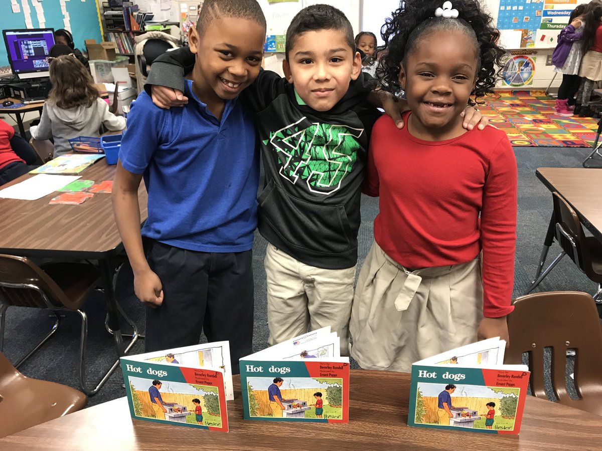 Peacelove1st's tweet photo. Guess who moved up to a new reading level today? 💗✈️💙 #proud #guidedreading #readingrecoverytrained #balancedliteracyprogram @vaatl #treasurebox #icanread https://t.co/WcoUd5kEVY