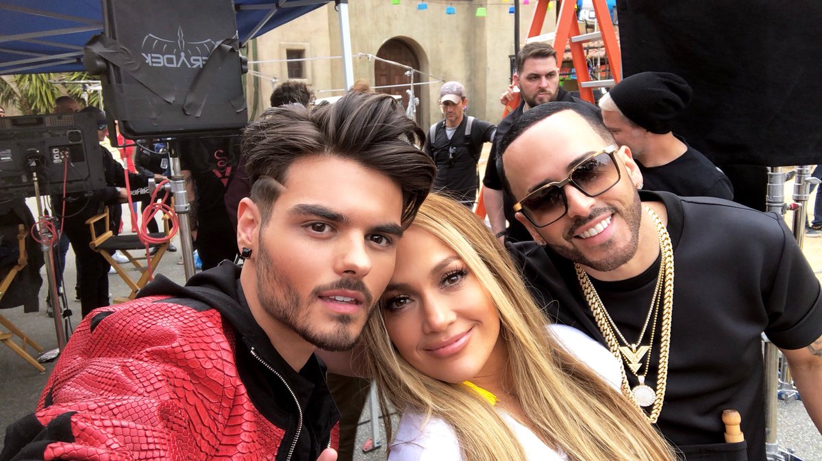 AbrahamMateo's tweet image. Un día en la oficina 🤣 Gracias @JLo y @yandeloficial por estar aquí! #SeAcabóElAmor #NewMusic #EsteViernes