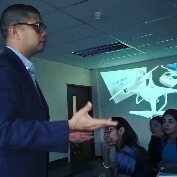 CIDEZ's tweet photo. El @FundaeZulia y @psm_mcbo realizan charla sobre Drones, ofrecieron información técnica, usos y legislación con el especialista Andry Rodríguez dirigida a los estudiantes de las carreras de ingeniería del área tecnológica #CIDEZ #Gremio https://t.co/NHGvhdoqck
