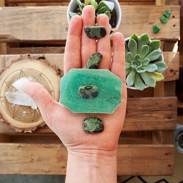 Assisi_Wear's tweet photo. β‘οΈEnergy is all around you β‘οΈChoose which ones you let in! #repost @crystalbarsoap
Bring Good To Your Gym: https://t.co/StfMhlR8w5
#assisiworkoutwear #shopforacause #brandforacause #handmade #crystalsoap #vegan #crystals #goodvibes #goodenergy #goodintentions https://t.co/rMsjWt3xNQ