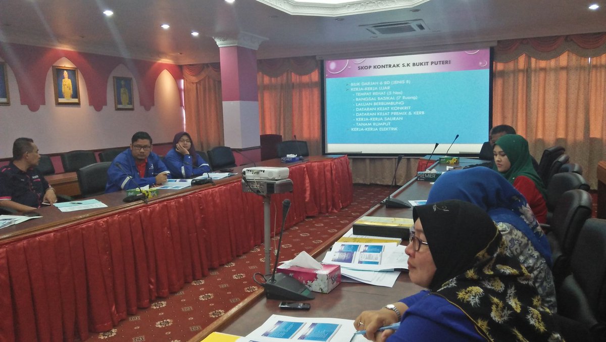 jkrbesut's tweet photo. 7/3/2018-Mesy Pra Pembinaan dan Penyerahan Lukisan Pembinaan kpd kontraktor bg Projek Sek. Daif menggunakan kaedah IBS di Besut @RoslanMdTaha @irckb_chedin @yusufghani200 @JkrMalwi @JKRTerengganu @JKRMalaysia https://t.co/O6zfl46LCM