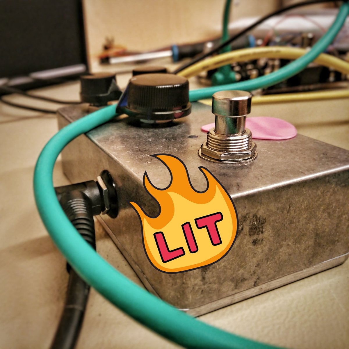 SoundBrut's tweet photo. For a while now, we've been prototyping a fuzz pedal -of sort- and it's almost done 😎 #fuzz #soundbrut #prototyping #tinkering https://t.co/I7gJk0WGJy
