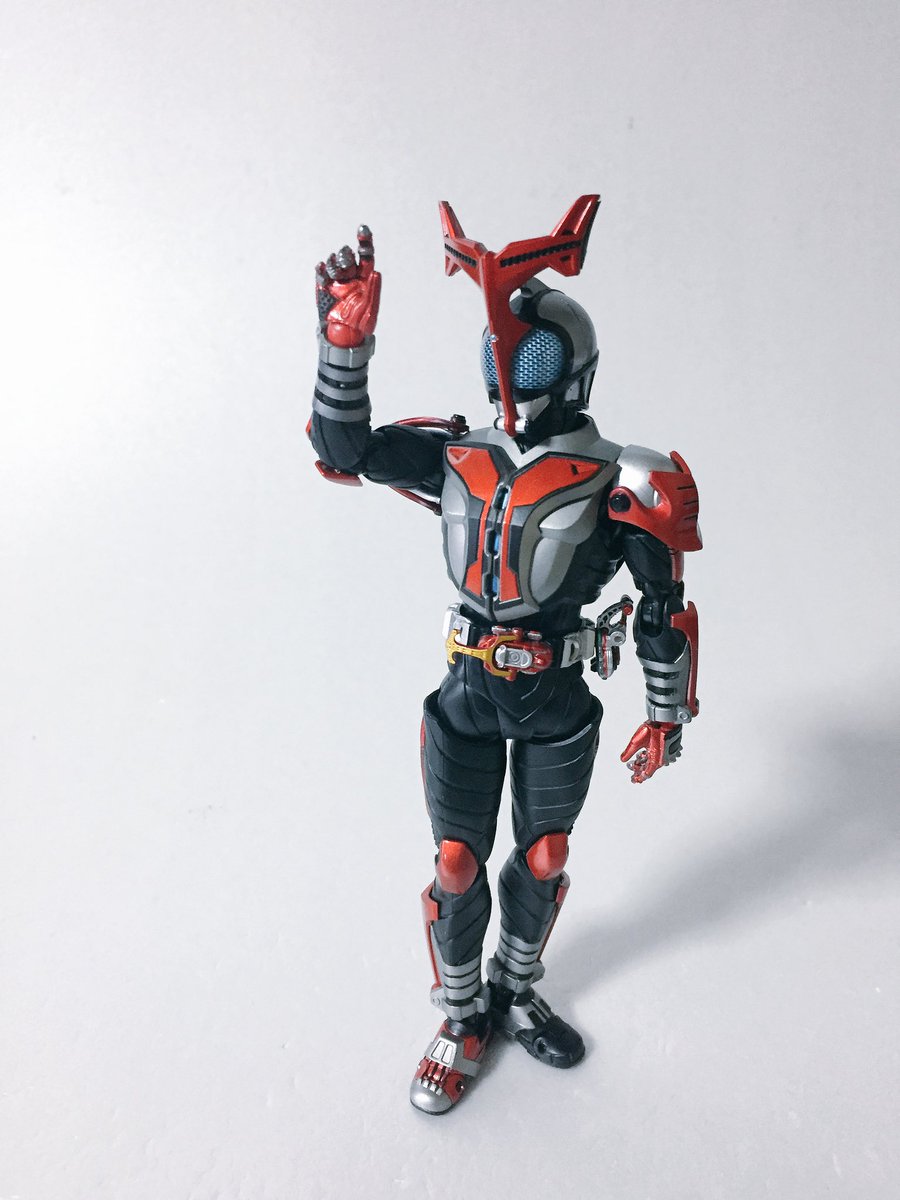 ほこり Sur Twitter 天道ポーズ どやぁ ぁ フィギュアーツ 仮面ライダーカブト 真骨彫 天の道を往き総てを司る男