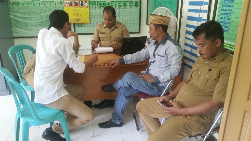 UrumiJeri's tweet photo. Pasilitasi Dokumen Pengajuan Se-Kec.Bone Raya
 Kab.Bone Bolango
Prov.GORONTALO
@jokowi 
@madjid_taufik 
@taufikmadjid71 
@EkoSandjojo 
@FaridHubu 
#TPPIGtlo https://t.co/5F5Tcgf444
