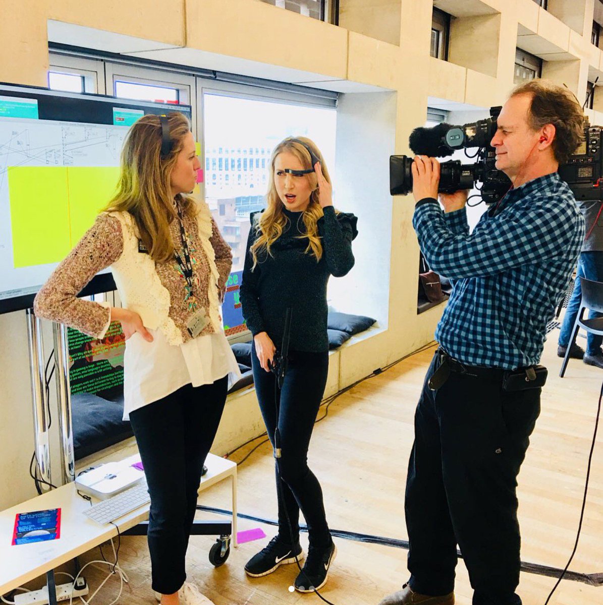 CCWDigital's tweet photo. @TateExchange Want to see how arts education is the future for more #womenintech #WomenInCreativeTech come along to @TateExchange #IWD2018 #TateExchangeIWD #artsDMC #artsworkofthefuture #Swipe - https://t.co/FQYajJCNAd https://t.co/SfSKTXu1IW