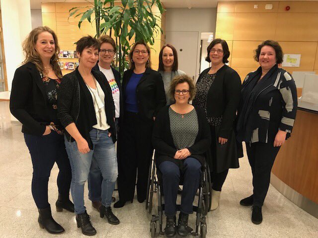 Het is vandaag internationale vrouwendag en daarom laten we ons als vrouwen, die betrokken zijn bij de lokale politiek in Bernheze, graag zien. Het is ook een oproep aan andere vrouwen: laat van je horen en  ga 21 maart stemmen! Je stem telt!

#gebruikjestem #GR2018