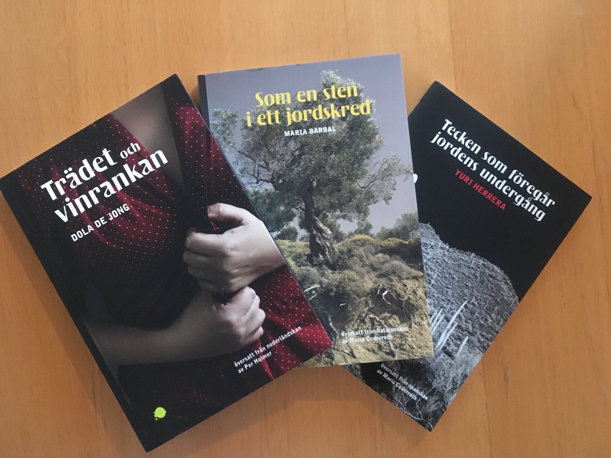 nilssonforlag's tweet photo. Så här på Internationella kvinnodagen tänkte vi tipsa om tre romaner med starka kvinnliga karaktärer: Dola de Jongs "Trädet och vinrankan", Yuri Herreras "Tecken som föregår jordens undergång" och Maria Barbals "Som en sten i ett jordskred" – den senare hittar du på årets rea! https://t.co/eK9zWtrNfY