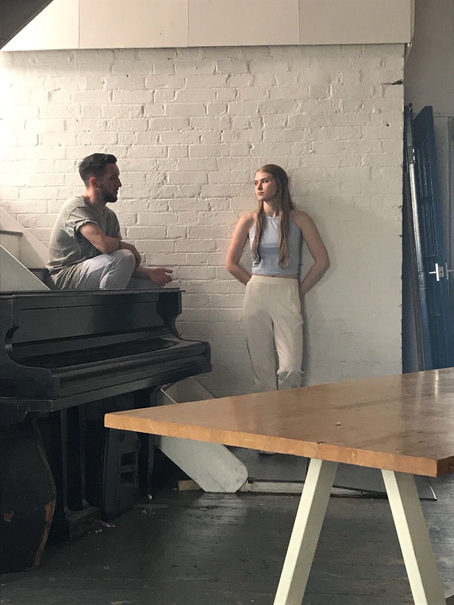 SLFanGroup's tweet photo. Some behind the scenes photos from the video ‘let me in’ ❤️👌🏽 #music #skinnylivinguk #dance #art #BehindTheScenes https://t.co/dg9Is8U4K3