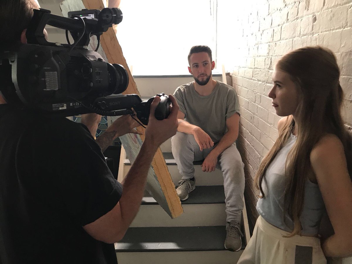 SLFanGroup's tweet photo. Some behind the scenes photos from the video ‘let me in’ ❤️👌🏽 #music #skinnylivinguk #dance #art #BehindTheScenes https://t.co/dg9Is8U4K3