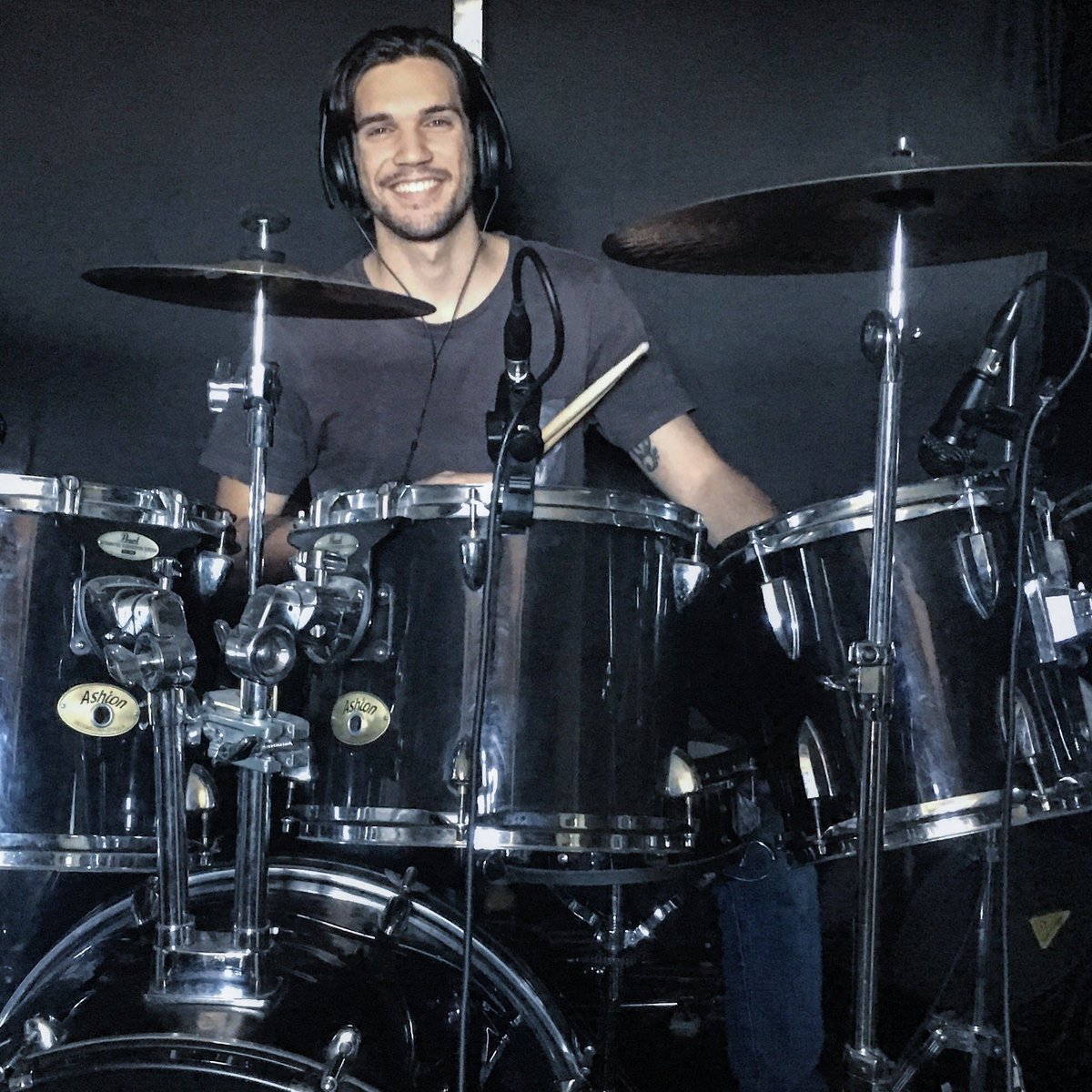 Recording drums today for a new track! Everything is coming along well and we’ve gotten into a great rhythm. Can’t wait to share our music with you all! 🎛🥁🎚☺️ #ChrisVozz #ChainedLizard #CL #Drums #Drummer #Music #Musician #Recording #Band #Studio #Mics #Melbourne #Australia