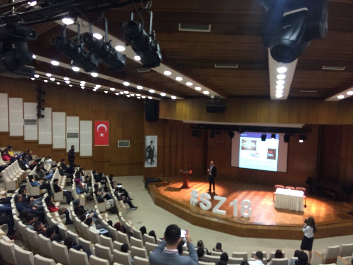 cu_emot_01's tweet photo. QNB FİNANSBANKTAN Alp Baydar oturumu başladı. Hepinizi Mithat Özsan Amfisine bekliyoruz. 😊 https://t.co/NaBaLTDW5M