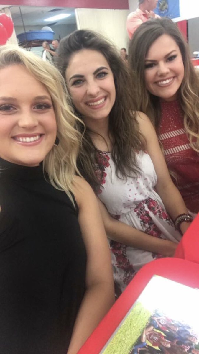 DiepenbrockC's tweet photo. Happy happy birthday, hope today was as great as you are! Love and miss you a ton 🎈 https://t.co/WELXVJ1gpC