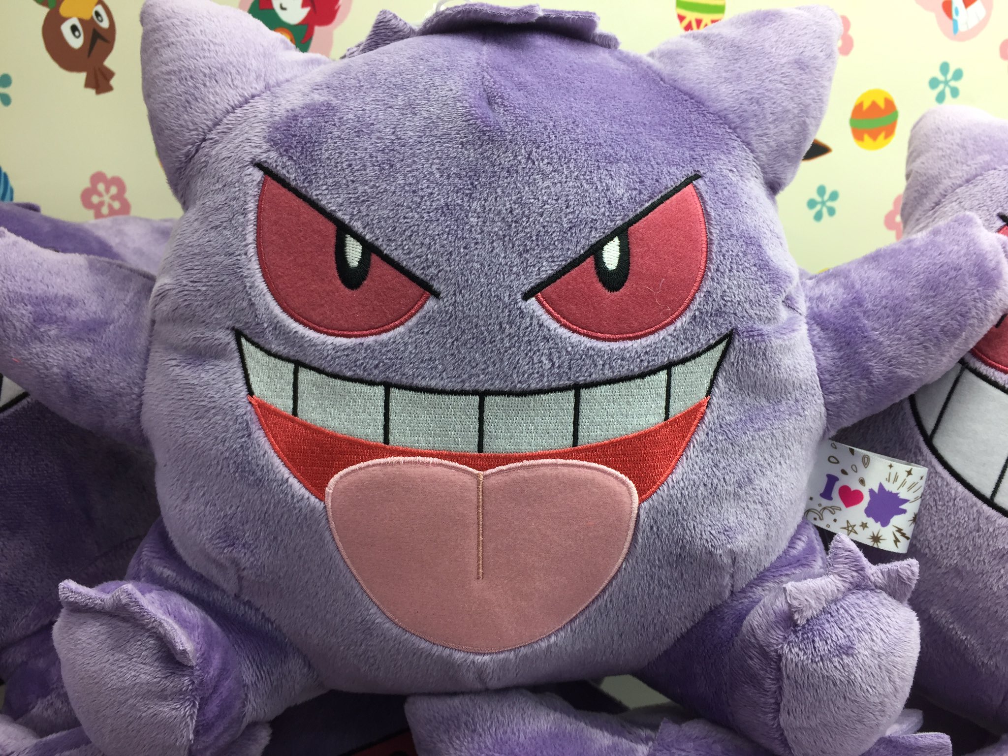 秋 葉 原 Hey プライズ 本日新入荷 I Love Gangar でっかいぬいぐるみ にんまり 舌出し I Loveシリーズからゲンガーのぬいぐるみがコトブキヤさん側１階に登場です 表情違いの全2種 秋葉原hey Akiba ポケモン T Co F0lrzgpnry