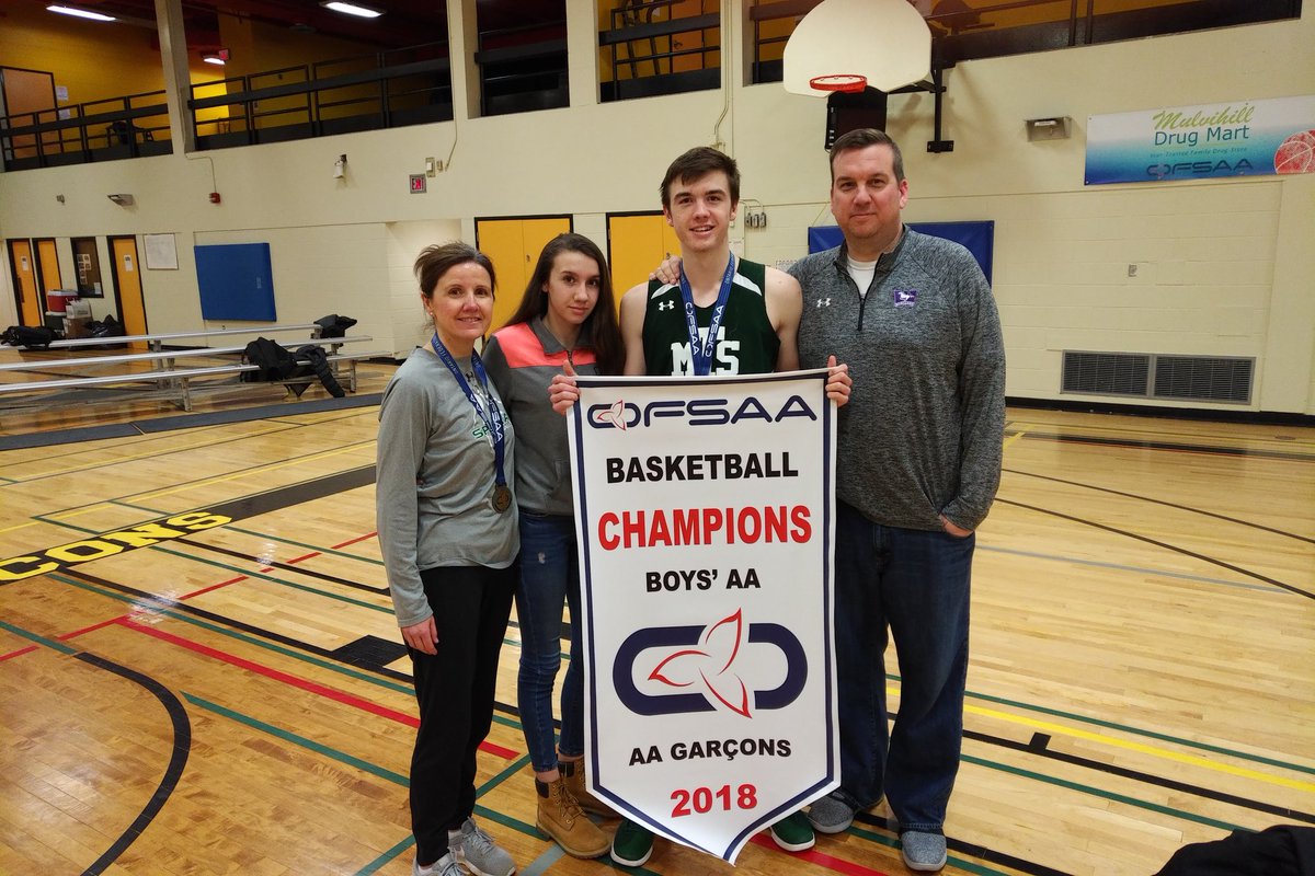 Brad_Campbell_3's tweet photo. Wow! So proud of this kid @Campbell6Peyton and his @mts_athletics team! #ofsaagold #OFSAAPembroke2018 https://t.co/tNun2eehul