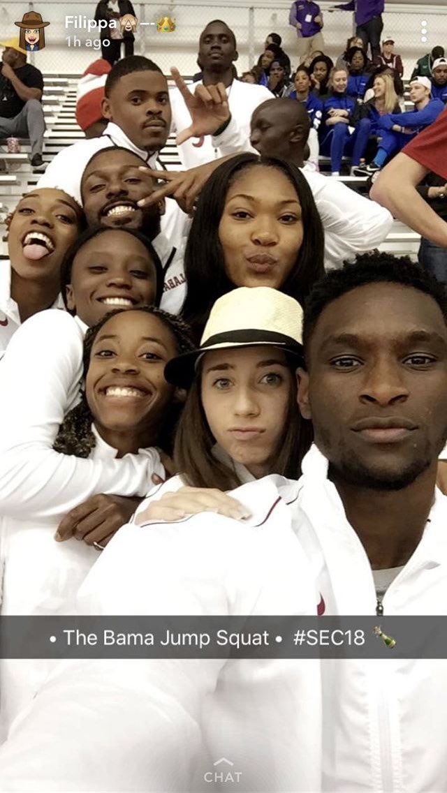 edwards_chris99's tweet photo. Family for life ❤️💯🐘 #jumpsquad #alabamatrackandfield https://t.co/533NnVv5Qs