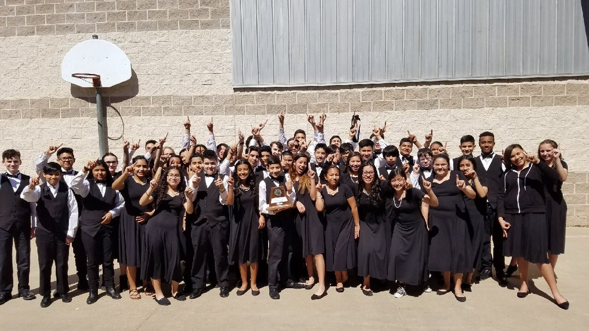 AkinsEagleBand's tweet photo. Congrats to the Paredes MS Bands on some great UIL performances! Non-Varsity brings home a 1 in Sightreading and Varsity earns a 1st Division Sweestakes award! #AISDProud @FineArtsAISD @ParedesMs @AkinsAISD #AEBFuture https://t.co/89ZQA5gaYp