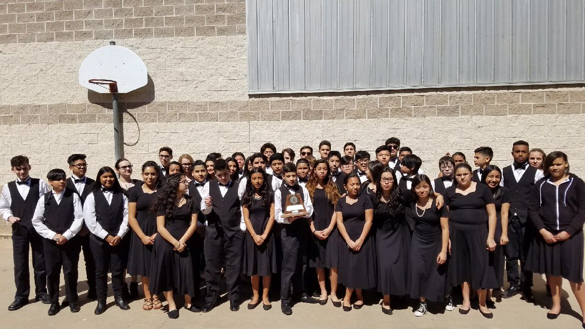 AkinsEagleBand's tweet photo. Congrats to the Paredes MS Bands on some great UIL performances! Non-Varsity brings home a 1 in Sightreading and Varsity earns a 1st Division Sweestakes award! #AISDProud @FineArtsAISD @ParedesMs @AkinsAISD #AEBFuture https://t.co/89ZQA5gaYp