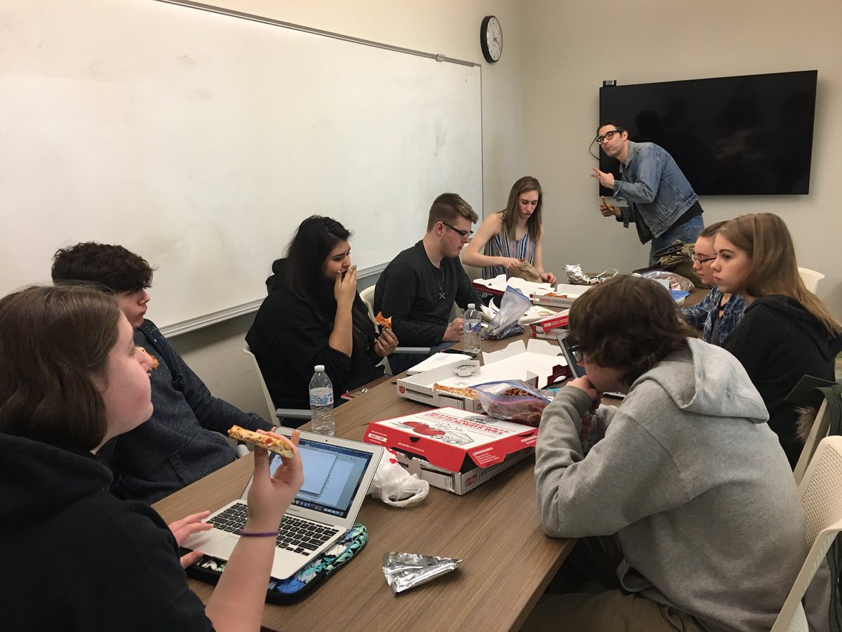 THE270_OW's tweet photo. The 270 today feasting for power 50...there’s pizza...and a great magazine ahead! https://t.co/99YIx9Icbt