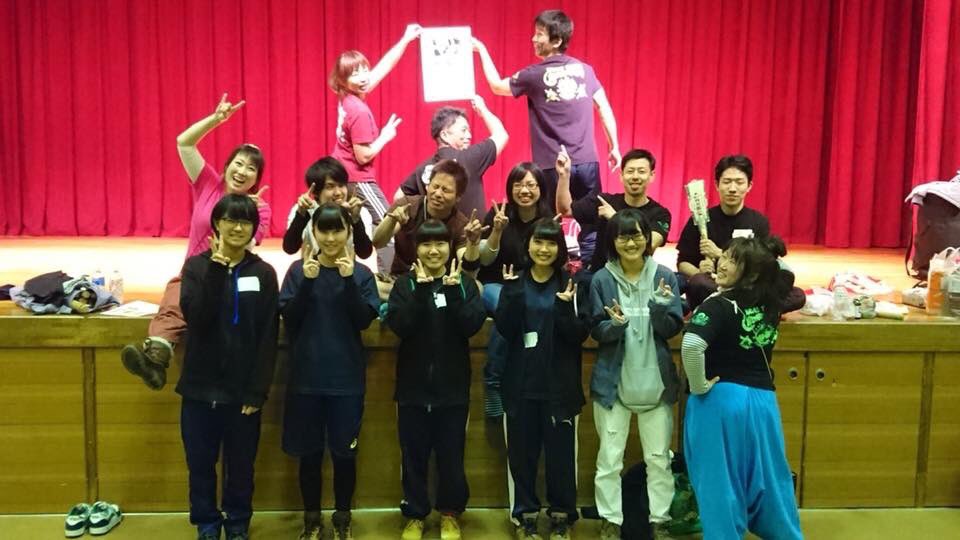 taikodanuki's tweet photo. 開演まであと2日です🌸
今年の特別ゲストは「輪太鼓有志会」🌻
北海道内10市区町村から駆けつけた総勢17名の太鼓バカが、母村十津川に伝わる「天誅」と有志会の十八番「隼」のスペシャルメドレーを演奏します！激アツのステージを是非その目でご覧ください！！🔥
https://t.co/r3HSn2a9tX https://t.co/mkV0ZBkqX5