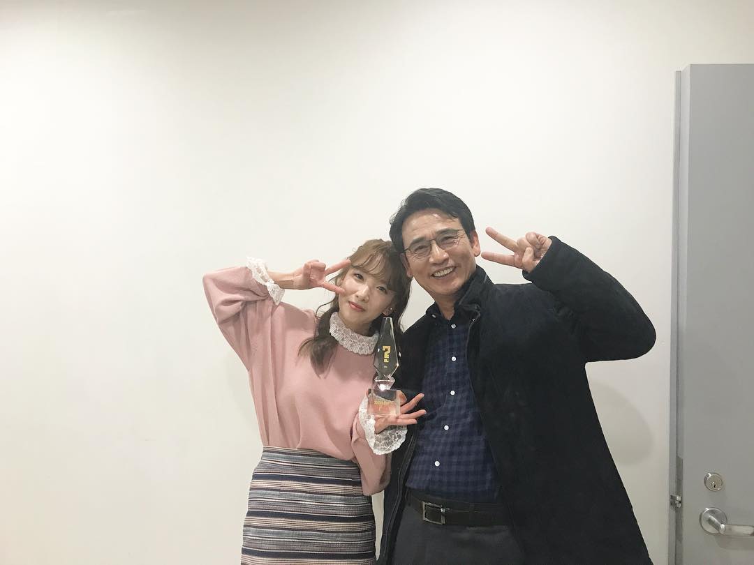 rainbow_snaps's tweet photo. [JISOOK INSTAGRAM] jisook718: 차이나는클라스 1주년 기념 질문상 받아쩌요😍
.
#차이나는클라스
#제작진분들은
#사랑입... https://t.co/S2Hp0l9T59 #kpopsnaps https://t.co/ltbMQZPsgm