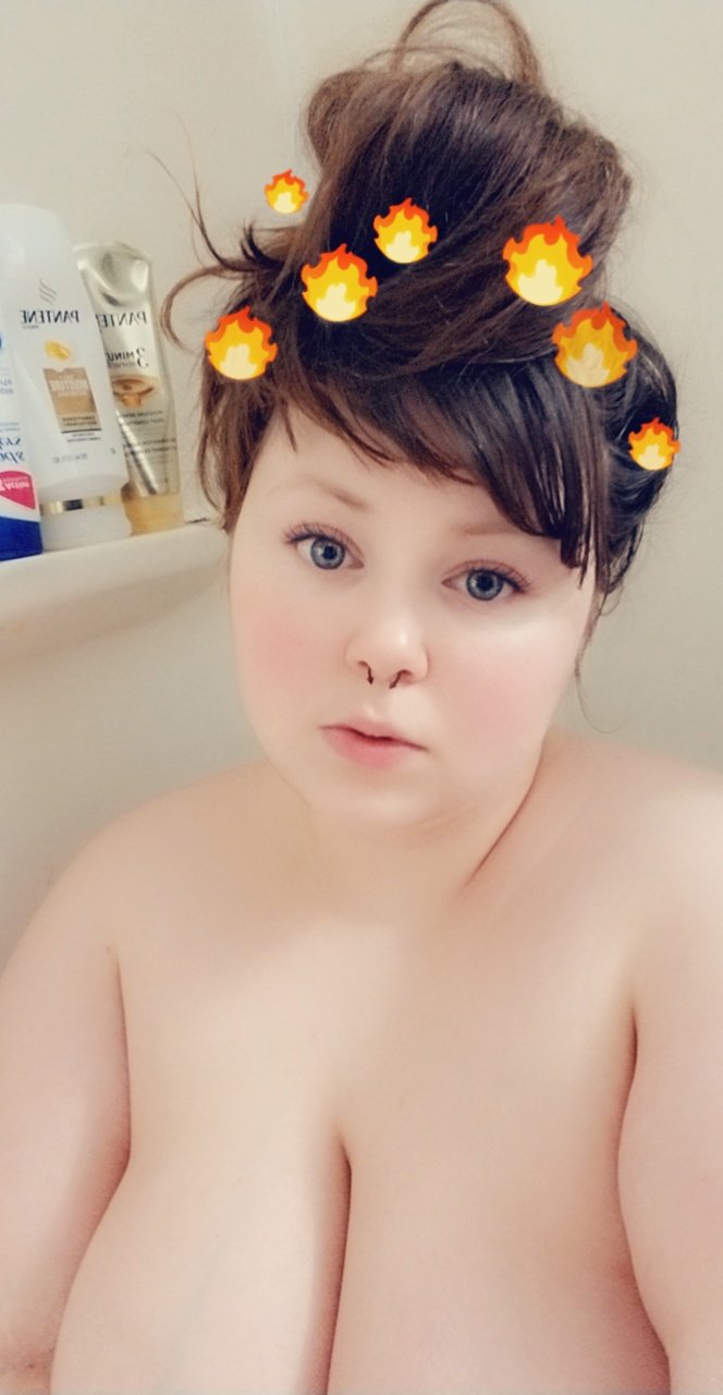 I have bangs again 
Ps, go buy my porn 
https://t.co/c05PLb3vJr
https://t.co/d3wPxDQikw
#bbw https://t