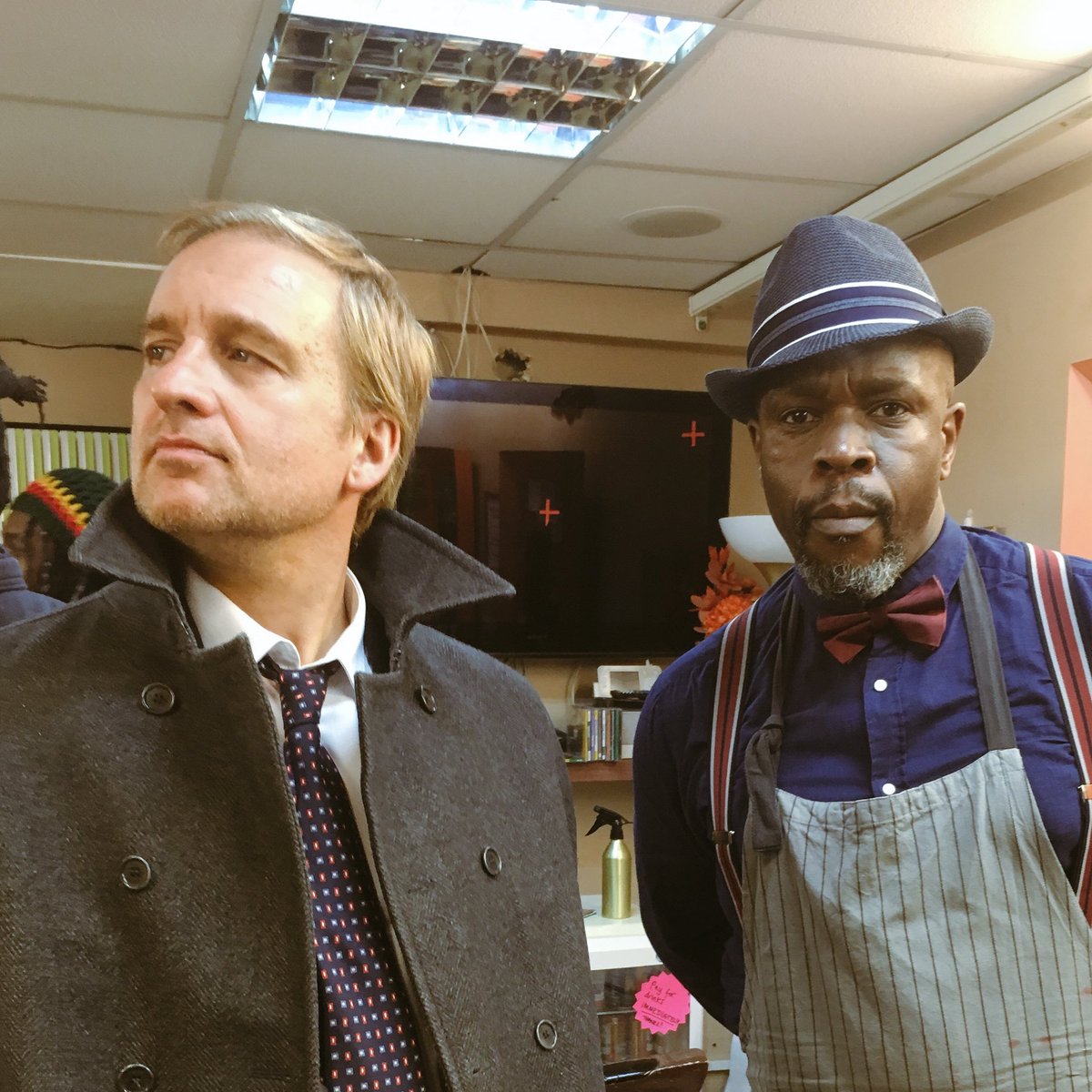 irvingact3's tweet photo. #onsetlife #onset #film #streetfilm #haircut #filming #detective in #southlondon #woolwich #barbers real pleasure to meet and #act opposite as @robbie.gee1. Film #directed by #awardwining #director @directedbykoby #KobyAdom #actorslife #casting #career https://t.co/wjuUrd8rgh