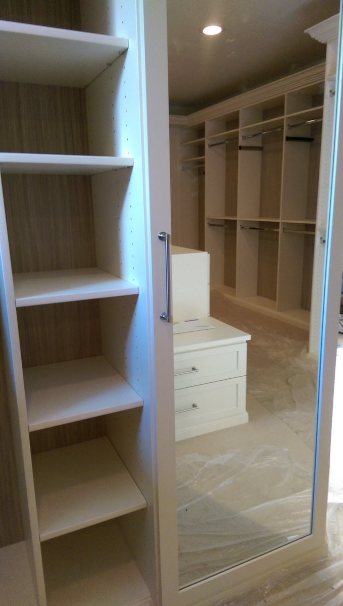 digitalsafes's tweet image. Our Ambassador Box Safe is one of our favorites! It's wonderful for smaller spaces or closets that don't have a lot of wall space for a wall safe:
digitalsafeonline.com/safes/ambassad…
#closetsafe #boxsafe #homesecurity