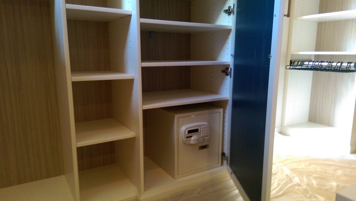 digitalsafes's tweet image. Our Ambassador Box Safe is one of our favorites! It's wonderful for smaller spaces or closets that don't have a lot of wall space for a wall safe:
digitalsafeonline.com/safes/ambassad…
#closetsafe #boxsafe #homesecurity