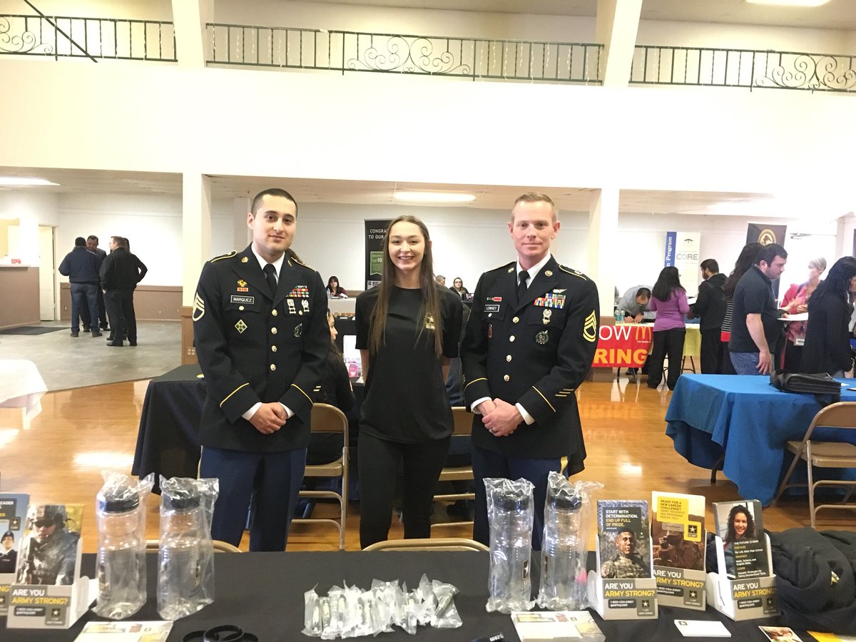 syllviaaamad's tweet photo. For those of you who havenโt heard yet Iโve made the decision back in December to join a new family, iโm proud to announce that I am now a part of the U.S. ARMY!๐๐ #onelastpost #cantwaittoshipout #ARMYSTRONG https://t.co/OUtvTtnO7y