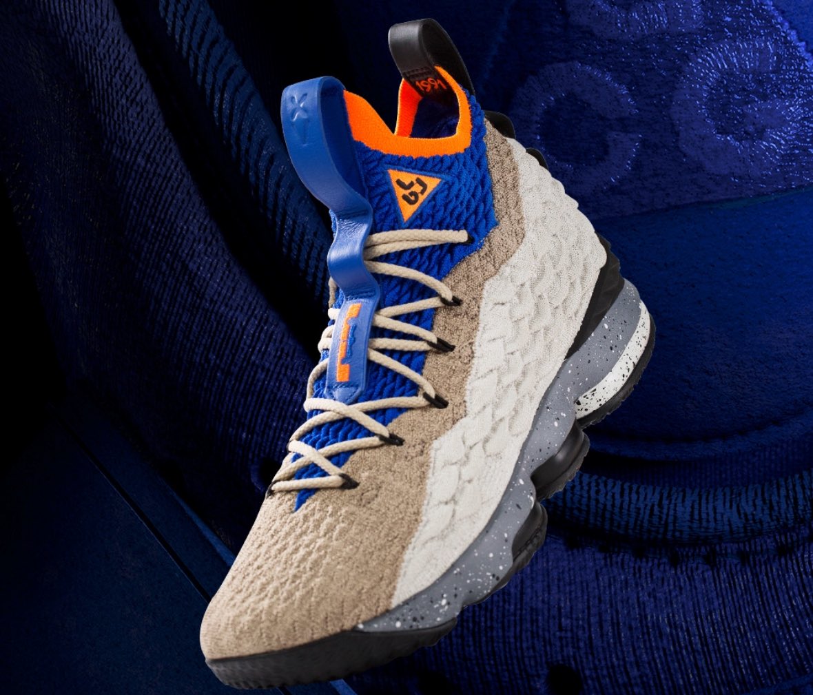 king's cloak lebron 15