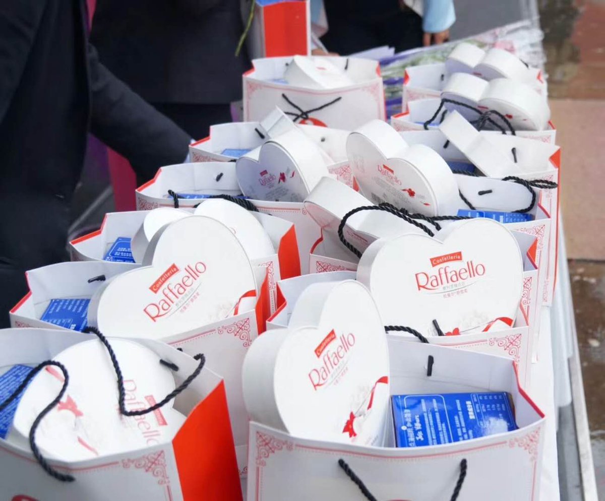 LEDheadlightss's tweet image. Do you love Hongbright?Would you marry me?

Yes I do. Happy women's day,gift for womens.

KBO&amp;amp;Lightguard Focus on LED automotive lights,including LED headlight module(Projector)and LED headlight conversion kits.
Sophie@kbocn.com