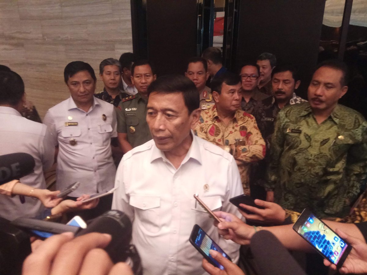 kusnislawi's tweet photo. Koordinasi dan konsultasi MIGRASI TELEVISI ANALOG KE TELEVISI DIGITAL , Semarang 8 Maret 2018 dibuka Menkopolhukam Wiranto.

Menurut Menko , "kita mau berubah atau punah". https://t.co/0eG6Ujr9WC