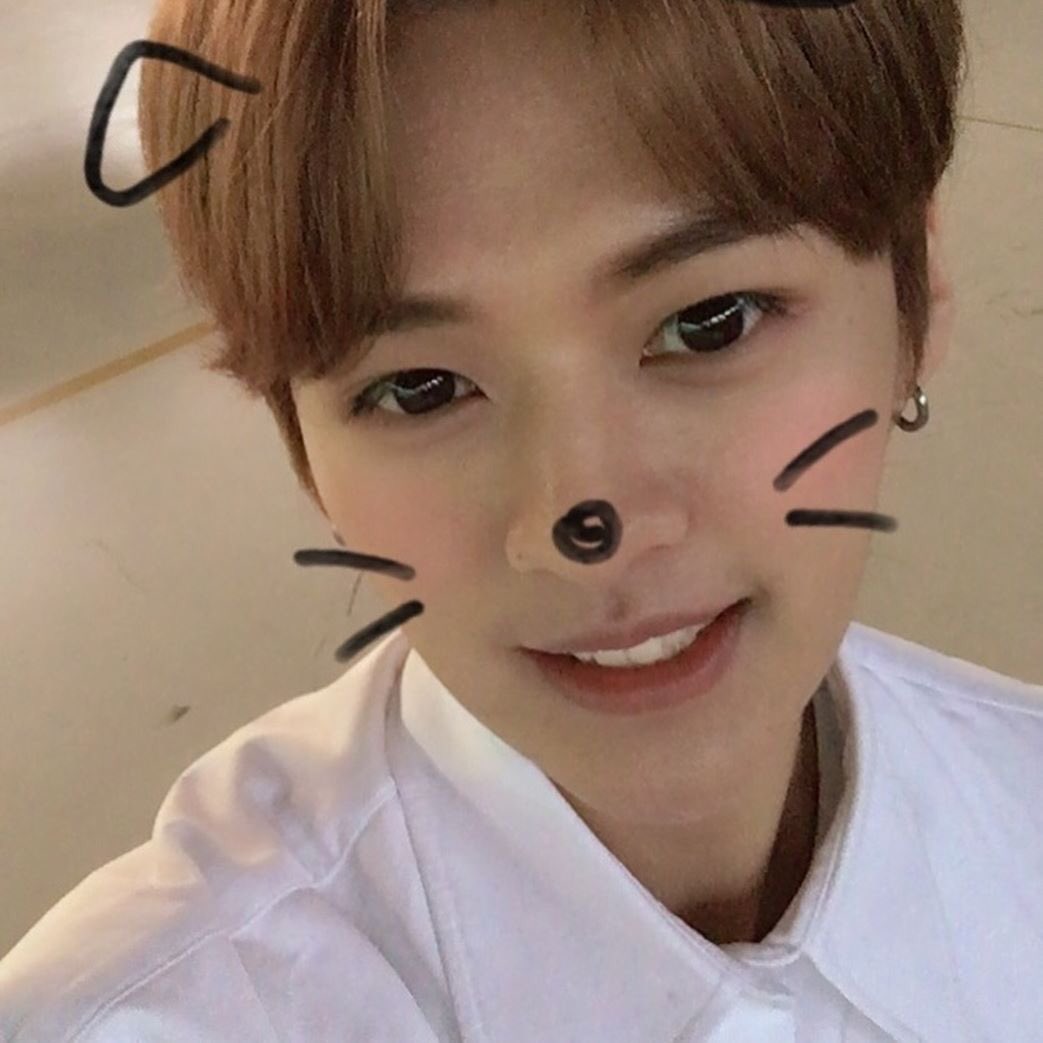 seoracha's tweet photo. 🤭🤭🤭 https://t.co/oENrQoob04