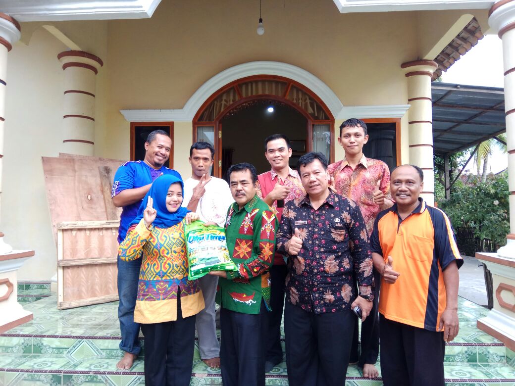 yanti_rakhman's tweet photo. Hari ini Penandatanganan 224 MoU antara Menteri Desa, PDTT dengan 102 bupati dan 66 swasta, untuk membangun Program Unggulan Kawasan Pedesaan (Prukades). 
@jokowi 
@EkoSandjojo 
@taufikmadjid71 
@anwsanusi
@fachrilabalado
@tppindonesia 
#Prukades
Kabupaten #OKUT Provinsi #sumsel https://t.co/RobbsuSi1U