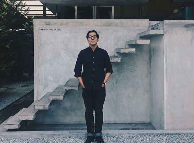 halief's tweet photo. In KL, people pose in front of stairs too. .
#APWBangsar #tbt https://t.co/6jSZQqGYjR https://t.co/JE2J2PyOYE